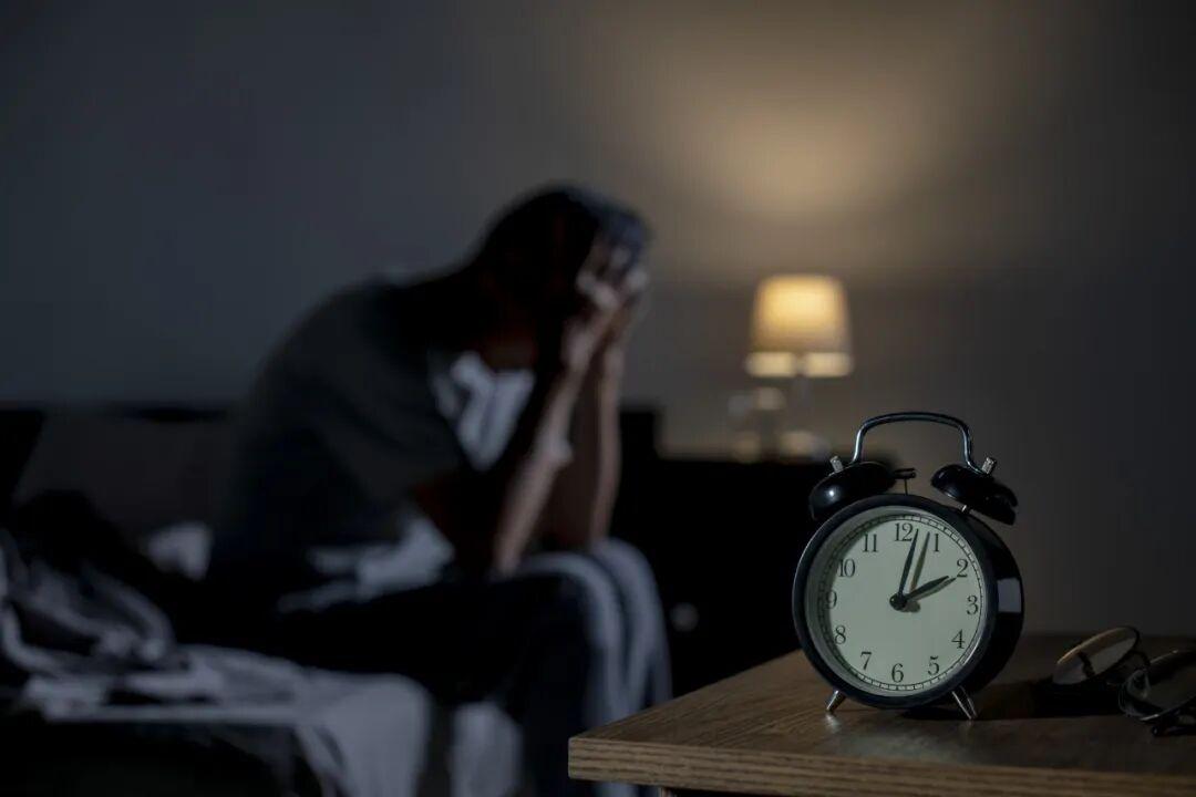 世界杯直播官网下载-我给侄子转了3万块后忘记挂电话,听到侄子骂我抠门,我正要发火,却意外听到侄女说了更大的秘密